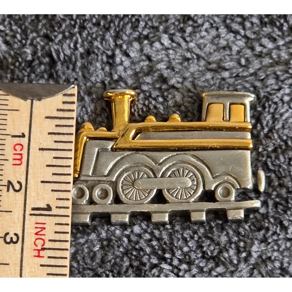 Vintage Two Tone Silver Gold Steam Engine Locomotive Train Pin Brooch Novelty